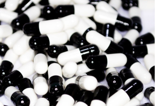 Black/White Empty Gelatin Capsules, Size 3 - Qty 5000 in Resealable Pouch