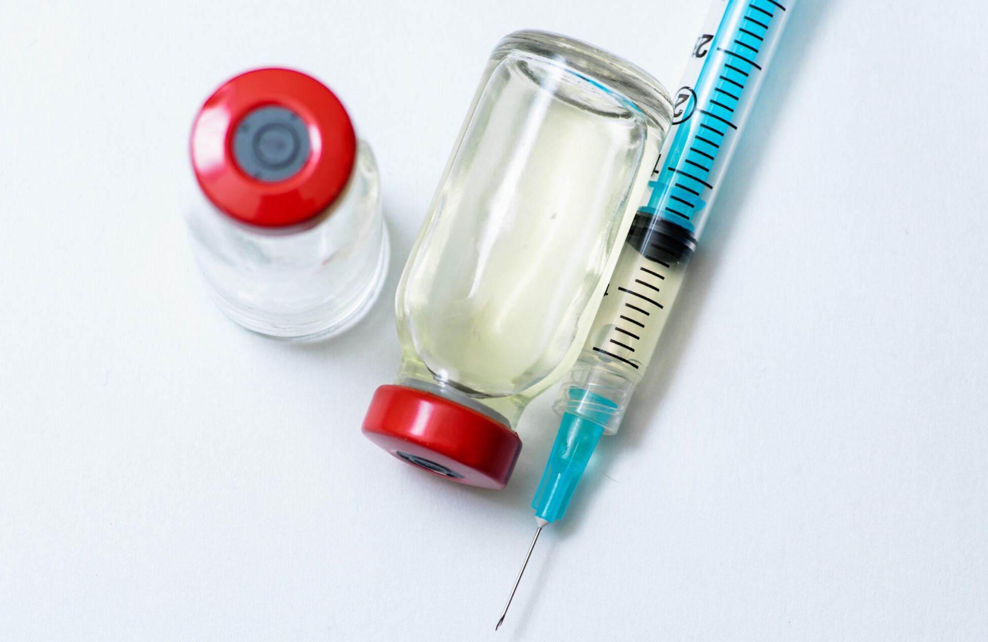 Understanding the Differences Between Red, Gray, and Silicone Vial Stoppers