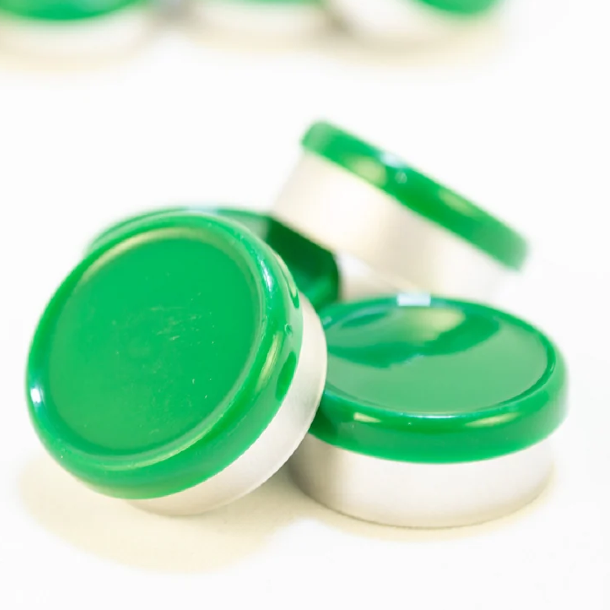 20mm Premium Solid Color Flip Top Seals