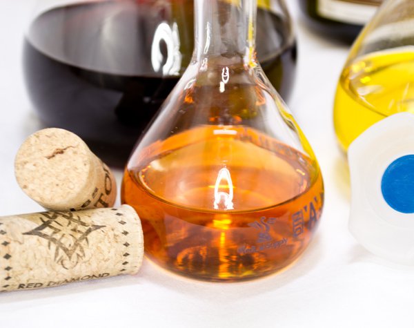 Med Lab Supply 7 piece Chemistry Bar Wine & Cordial Decanter Set